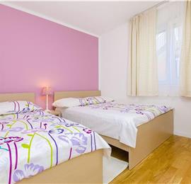 4 Bedroom Seaside Villa with Pool in Sevid, sleeps 8-10